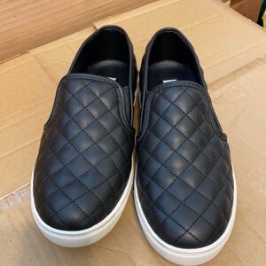 EUC Steve Madden Black Slip Ons